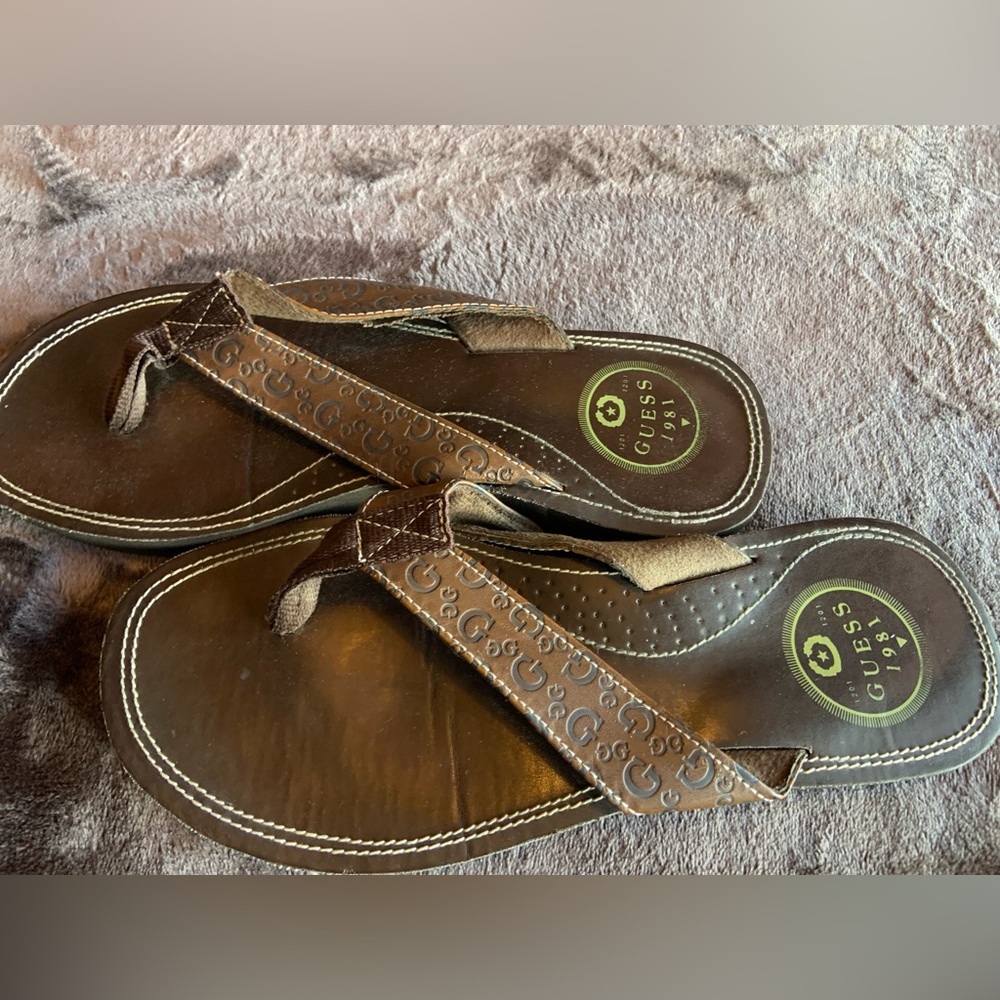 Guess Men’s Flip Flops, Brown.  Size 11.  Great condition!